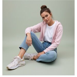 Nike Air Max Excee Pink And White
Sneakers Women's Size 7.5